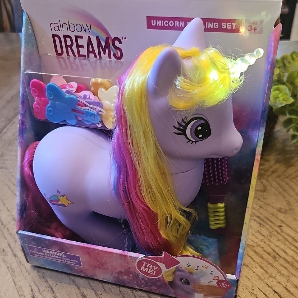 Unicorn Styling Set NWT Lights Up And Plays Music